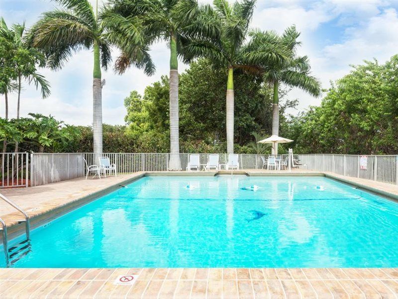 Days Inn By Wyndham Fort Lauderdale-Oakland Park Airport N Wilton Manors Exterior foto