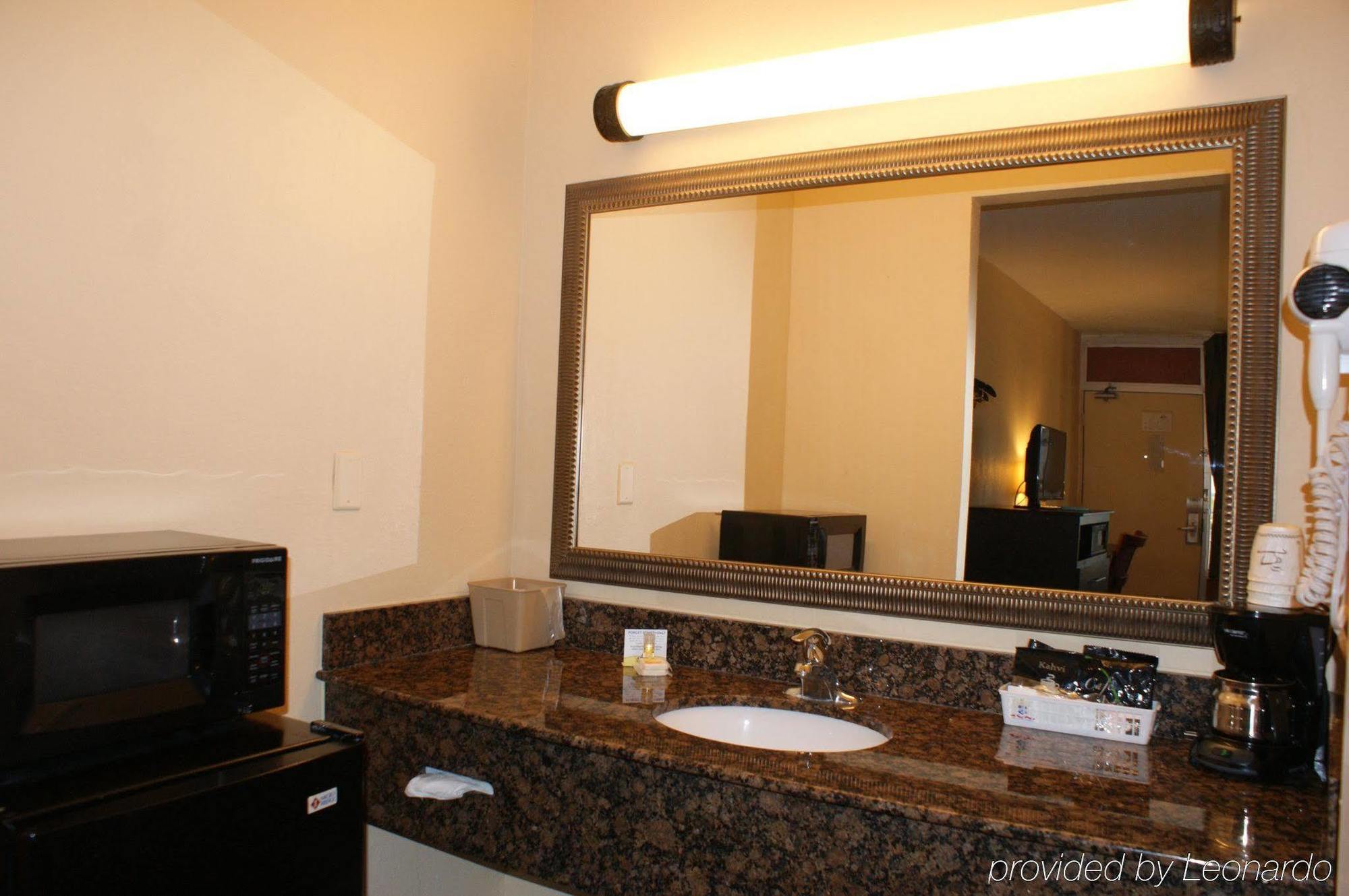Days Inn By Wyndham Fort Lauderdale-Oakland Park Airport N Wilton Manors Exterior foto