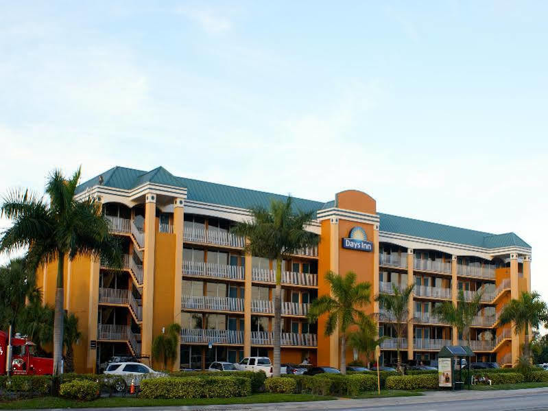 Days Inn By Wyndham Fort Lauderdale-Oakland Park Airport N Wilton Manors Exterior foto