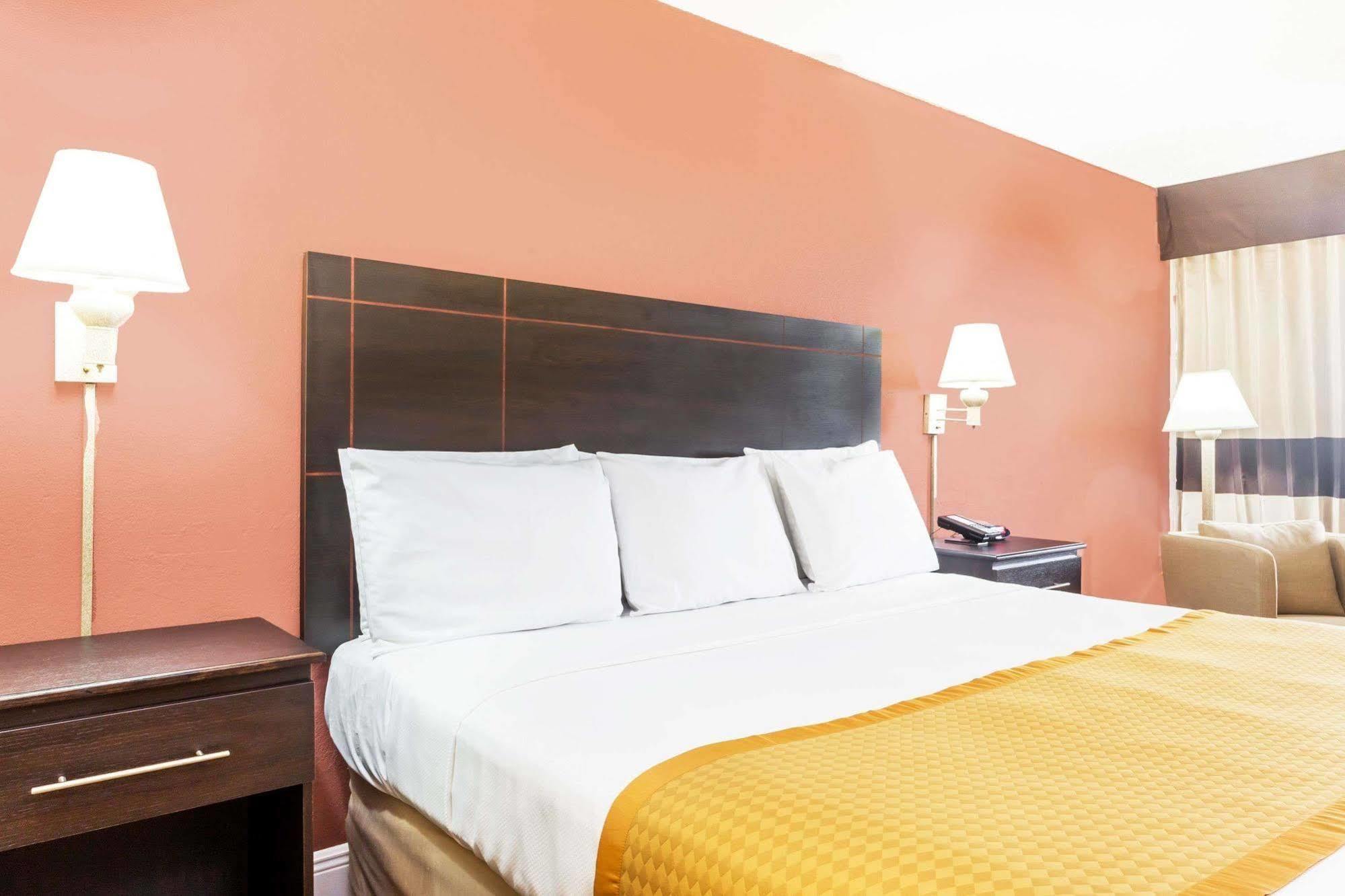 Days Inn By Wyndham Fort Lauderdale-Oakland Park Airport N Wilton Manors Exterior foto