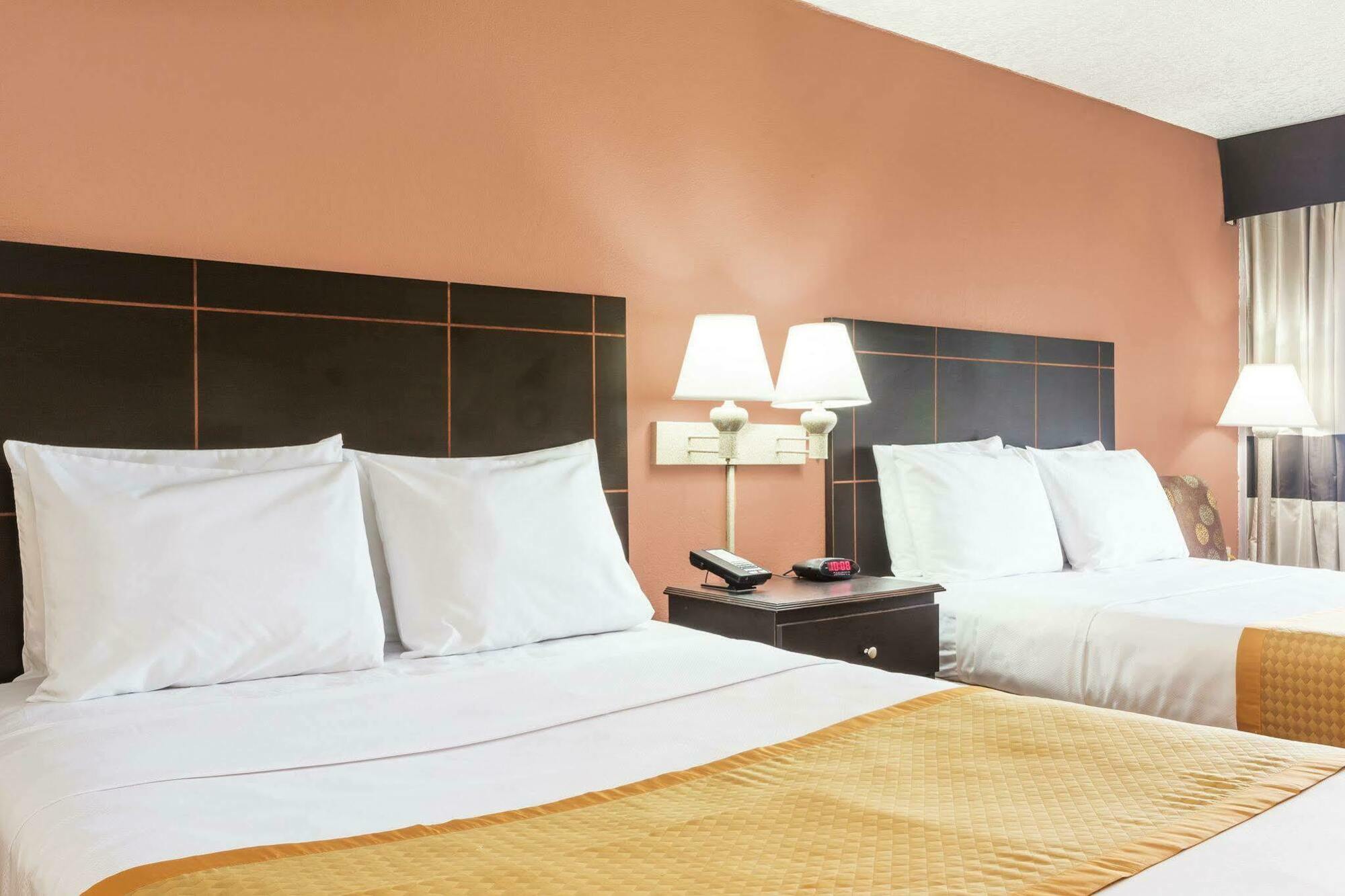Days Inn By Wyndham Fort Lauderdale-Oakland Park Airport N Wilton Manors Exterior foto
